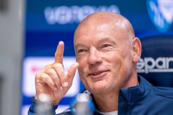 Der neue Bochumer Coach Uwe Rösler bemängelt ein länderübergreifendes Ausbildungsdefizit. - © David Inderlied/dpa