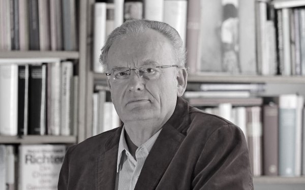 Der Theologe und Bürgerrechtler Friedrich Schorlemmer scheute sich nicht, den Mächtigen die Meinung zusagen. (Archivbild) - © Jan Woitas/dpa-Zentralbild/dpa