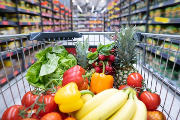 Die Preise für Obst und Gemüse im Supermarkt steigen nicht mehr so schnell. - © Sebastian Kahnert/dpa