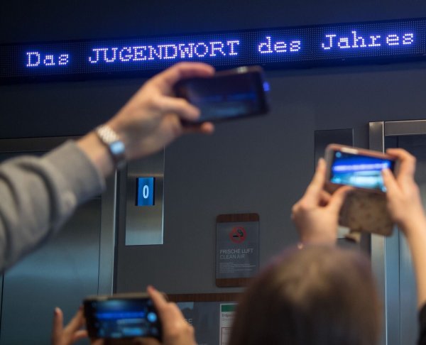 Seit 2008 wird das «Jugendwort des Jahres» gekürt. (Archivbild) - © Peter Kneffel/dpa