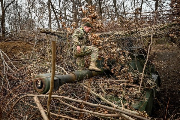 Die heftigen Kämpfe an der Front halten weiter an. - © -/Ukrinform/dpa