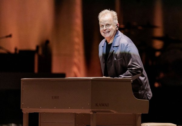 «Vielleicht sind wir morgen längst nicht mehr hier, im kalten Berlin.» - © Axel Heimken/dpa/Archiv