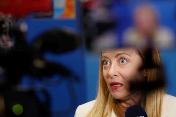 Meloni steht seit Oktober 2022 an der Spitze der rechten Dreier-Koalition in Italien. (Archivbild) - © Geert Vanden Wijngaert/AP/dpa