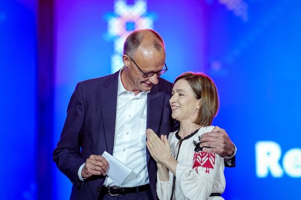Höhepunkt des Besuchs war ein gemeinsamer Auftritt bei einer großen Unabhängigkeitsparty. - © Kay Nietfeld/dpa