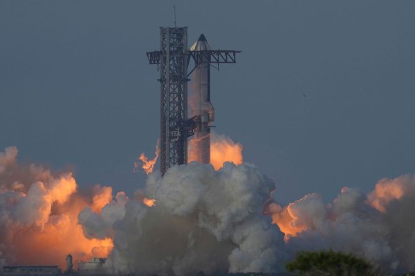 Das Starship hat einen zehnten Testflug absolviert. - © Eric Gay/AP/dpa