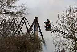 &Uuml;ber mehre Stunden war die Feuerwehr vor Ort.&nbsp; - &copy; Janet K&ouml;nig