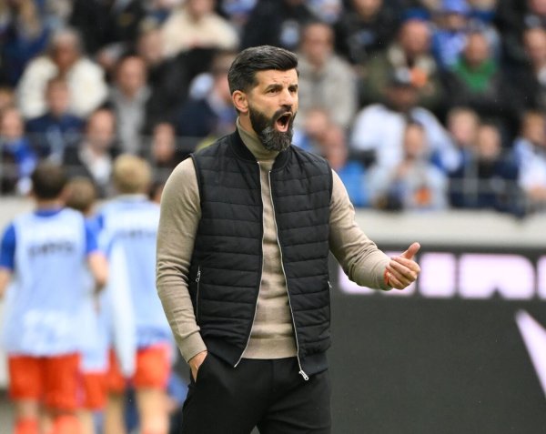 Schalke Trainer Miron Muslic sieht Gegner Elversberg aber auch seine eigene Mannschaft als «Btocken». (Archivbild) - © Uli Deck/dpa