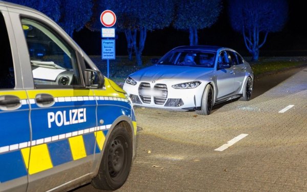 Unbekannte schießen in Dormagen auf einen Autofahrer - der Mann wird schwer verletzt. (Symbolbild) - © Jan Ohmen/dpa