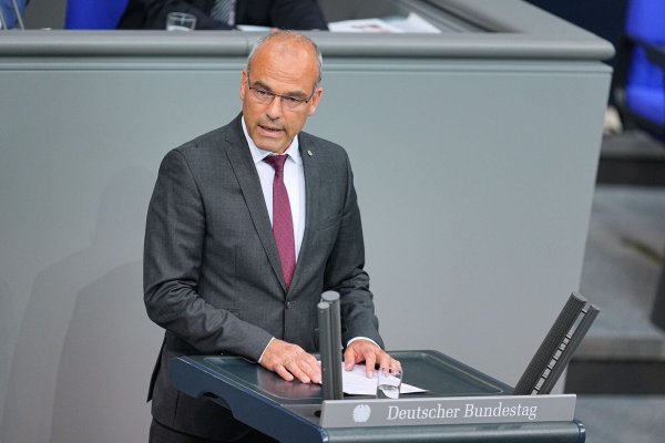 Der AfD-Abgeordnete Rainer Rothfuß war nach eigenen Angaben schon vor einem Jahr bei einem Treffen in Russland mit Anwesenheit Medwedews. (Archivbild) - © Michael Kappeler/dpa