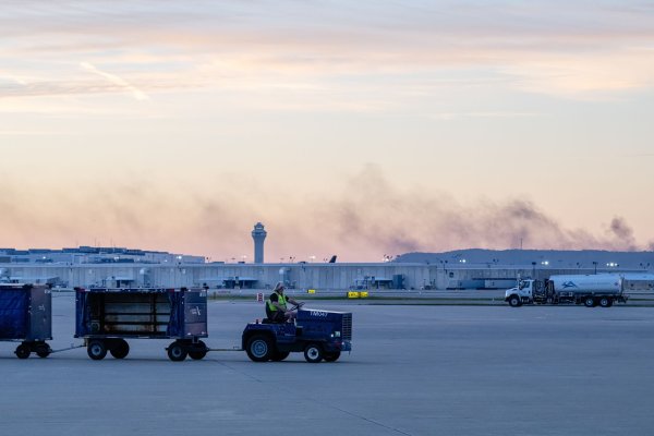 Die Zahl der Opfer nach dem Flugzeugabsturz steigt weiter. - © Jon Cherry/FR171965 AP/AP/dpa
