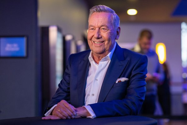 Roland Kaiser ist mit 73 Jahren sehr fit - weil er entsprechend lebt. (Archivbild) - © Guido Kirchner/dpa