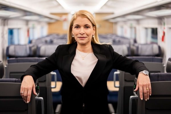 Es müsse alles anders gemacht werden als früher, sagt die neue Bahn-Chefin Palla. (Archivbild) - © Christoph Soeder/dpa Pool/dpa