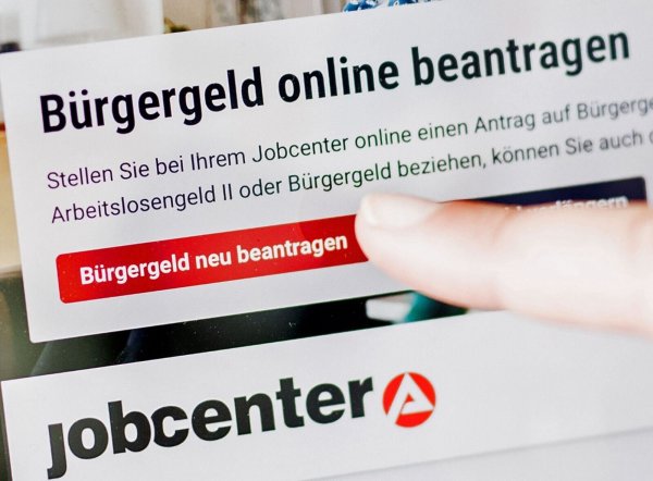 2024 bezogen rund 5,5 Millionen Menschen Bürgergeld. (Symbolbild) - © Carsten Koall/dpa