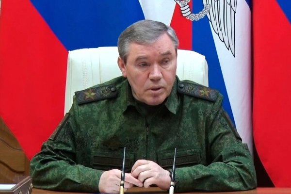 Der russische Generalstabschef Waleri Gerassimow kündigt Angriffe gegen die Ukraine auf gesamter Front bis Herbst an. - © Uncredited/Russian Defense Ministry Press Service/AP/dpa