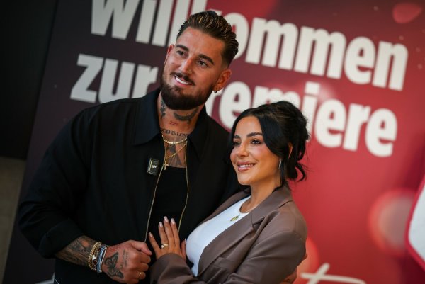Die Reality-Stars Leyla und Mike Heiter (r) gaben sich das Ja-Wort. (Archivbild) - © Christoph Reichwein/dpa