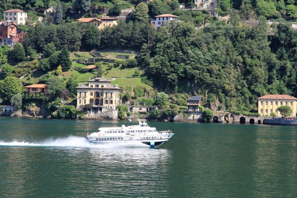 Der Comer See liegt etwa 80 Kilometer nördlich von Mailand und gehört zu den bekanntesten Ferienregionen Italiens. (Symbolbild) - © Bernhard Krieger/dpa-tmn