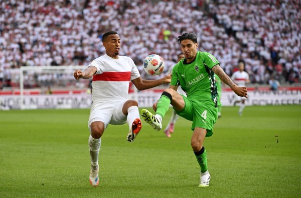 Die Stuttgarter um Jamie Leweling (l) taten sich gegen Gladbach sehr schwer. - © Marijan Murat/dpa
