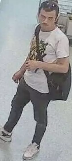 Dieser Mann wird gesucht. - © Polizei Lippe