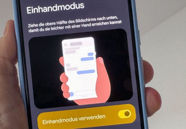 Display zu groß, Finger zu klein? Hier könnte der Einhandmodus von Android eine Lösung sein. - © Till Simon Nagel/dpa-tmn