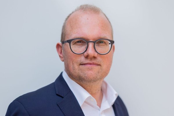 Gut zwei Monate nach dem blutigen Terror-Anschlag von Solingen überwiegt in der Politik wieder der Streit über die richtigen Konsequenzen für die Sicherheits- und Abschiebepolitik in Bund und Land. (Archiv-Bild) - © Rolf Vennenbernd/dpa