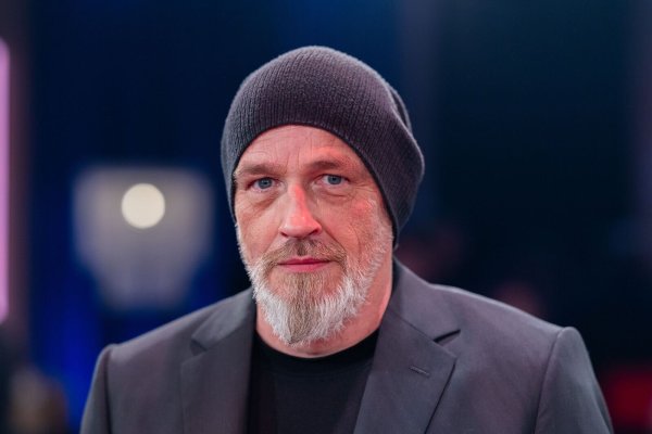 Komiker Thorsten Sträter macht aus seinen eigenen Depressionen kein Geheimnis. (Archivbild) - © Rolf Vennenbernd/dpa