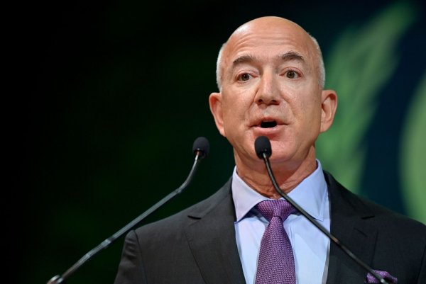 Jeff Bezos kaufte die «Washington Post» 2013. (Archivbild) - © Paul Ellis/AFP/dpa