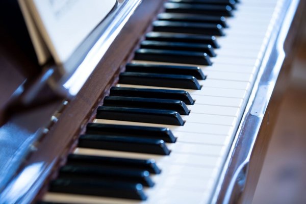 Das entdeckte und vermutlich Chopin zuzuschreibende Stück ist gespielt rund 80 Sekunden lang. - © Viola Lopes/dpa