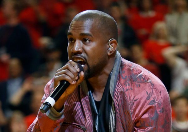 Streit mit Adidas beigelegt: Der Rapper Kanye West. (Archivbild) - © Kamil Krzaczynski/EPA/dpa