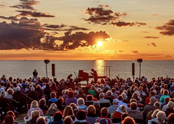 Endlich wieder Konzerte - an der frischen Luft - © Foto: Voigt & Kranz UG Prerow/ostsee-kuestenbilder.de/TV Fischland-Darß-Zingst/dpa-tmn