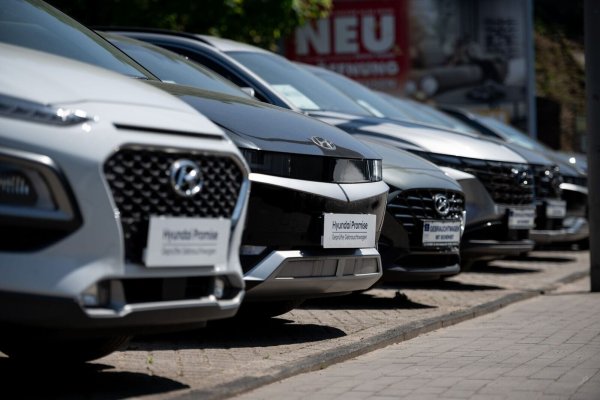 Gebrauchte Elektroautos - Privatpersonen kaufen sie inzwischen häufiger so als neu. - © Fabian Strauch/dpa