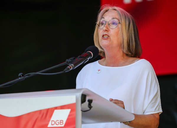 Anja Weber, DGB-Chefin, mahnt ein Tariftreuegesetz an. - © Christoph Reichwein/dpa