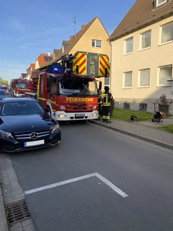 Die Feuerwehr r&uuml;ckte in die Pinneichenstra&szlig;e an. - &copy; Jens K&ouml;lker