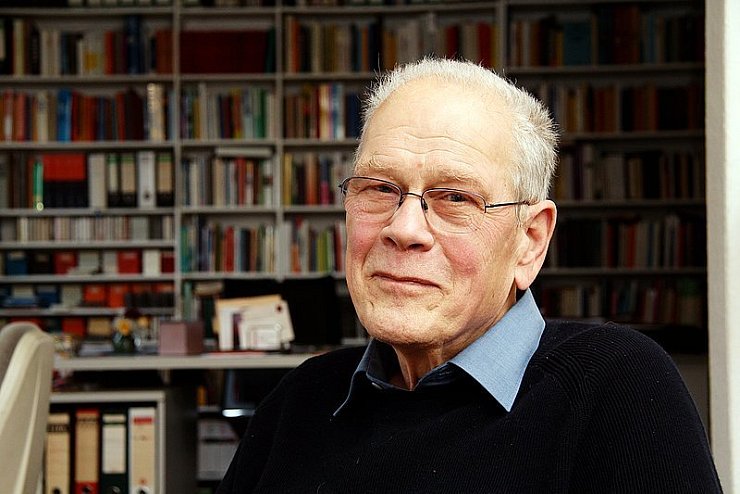 Der Autor: Dr. Hans-Gerd Schmidt sieht sich selbst als kritischen "68er". - © Foto: Engelhardt