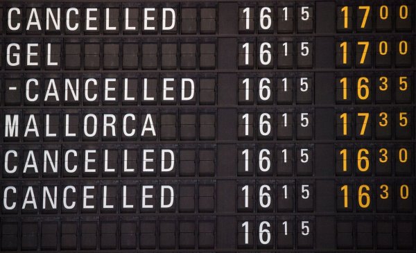 Flüge fallen aus - © Foto: Andreas Arnold/dpa