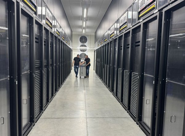 Das europäische Rechenzentrum von Apple in Dänemark wird zu 100 Prozent mit erneuerbarer Energie betrieben. - © Christoph Dernbach/dpa