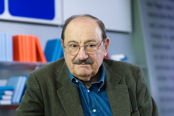 Der italienische Schriftsteller Umberto Eco, aufgenommen auf der 63. Frankfurter Buchmesse in Frankfurt am Main (2011). - © Arno Burgi/dpa-Zentralbild/dpa