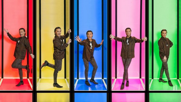 Neuer Moderator der Dating-Show «Naked Attraction» ist Julian F. M. Stoeckel. - © -/Discovery+/dpa