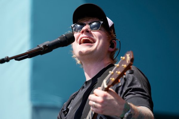 Ed Sheeran verwendet in seiner neuen Single auch ein persisches Wort. (Archivbild) - © Wilfredo Lee/AP/dpa