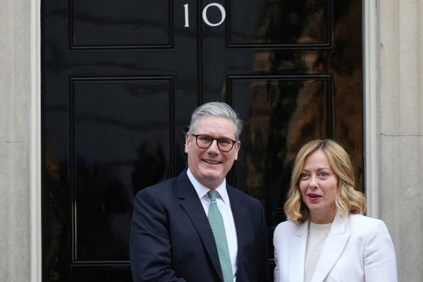 Wollen einen Handelskrieg verhindern: Der britische Premierminister Keir Starmer und Giorgia Meloni, Ministerpräsidentin von Italien. (Archivbild) - © Frank Augstein/AP/dpa
