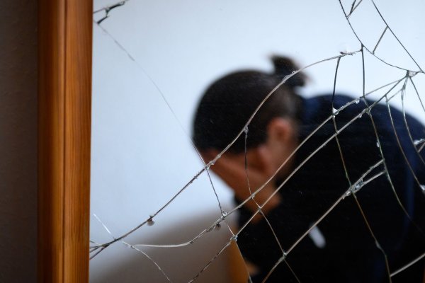 Im nordrhein-westfälischen Opferschutzportal finden Opfer von Gewalt, ihre Angehörigen und Interessierte nun noch schneller und einfacher Informations- und Hilfsangebote. (Symbolbild) - © Jonas Walzberg/dpa