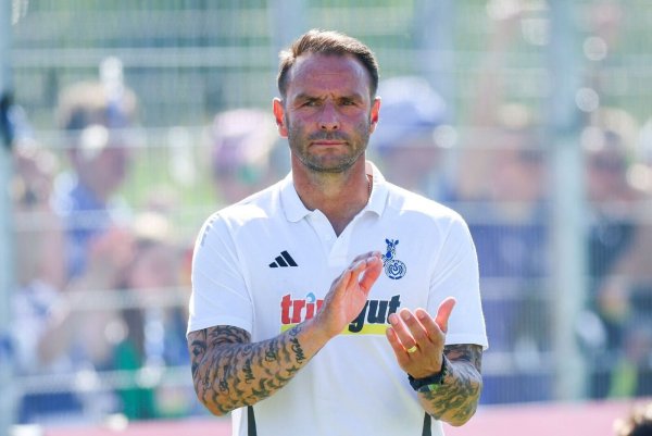 MSV Duisburgs Trainer Dietmar Hirsch. - © Christoph Reichwein/dpa