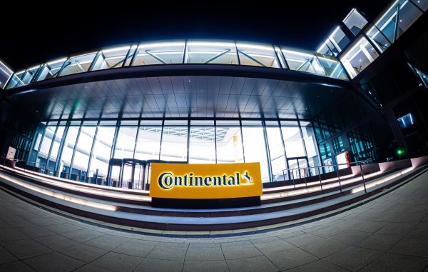 Continental steht vor der Aufspaltung – der Konzern aus Hannover will sich von seiner Autozuliefersparte und seiner Kunststofftechniksparte trennen. (Archivbild) - © Moritz Frankenberg/dpa