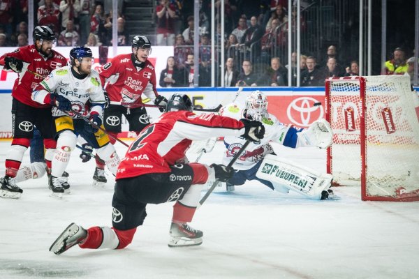 Parker Tuomie erzielte das frühe 1:0 der Kölner im zweiten DEL-Finalspiel gegen die Eisbären Berlin. - © Marius Becker/dpa