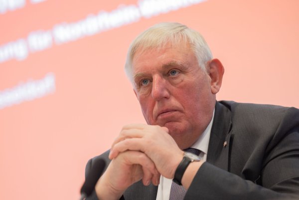 Der Vorsitzende des CDU-Arbeitnehmerflügels, Dennis Radtke, bringt Nordrhein-Westfalens Sozialminister Karl-Josef Laumann (CDU) als möglichen Bundesgesundheitsminister ins Gespräch. (Archivfoto) - © Rolf Vennenbernd/dpa