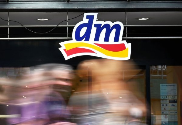 Aus Gründen des Verbraucherschutzes ruft dm ein Handserum zurück. (Archivbild) - © Uli Deck/dpa