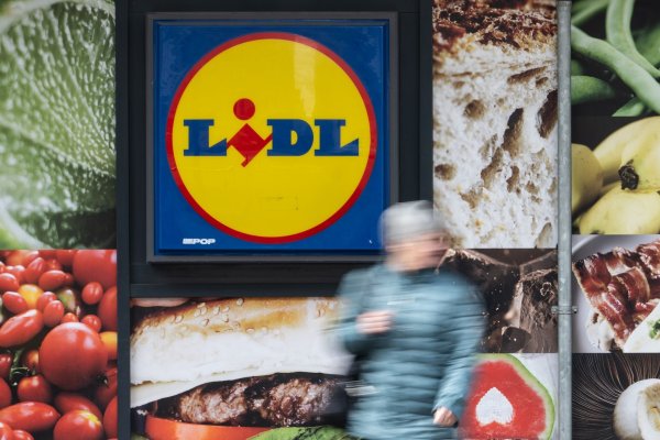 Das Unternehmen Tillman\\\'s ruft eine bestimmte Wurstart zurück, der den Angaben zufolge bei Lidl verkauft wurde. (Archivbild) - © Marijan Murat/dpa