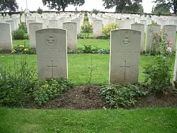 Die "Gräber" der beiden Piloten. - © Privat