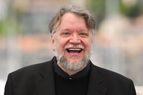 Guillermo del Toro kürzlich in Cannes - «Frankenstein» ist eine Herzensprojekt des Mexikaners. (Archivbild) - © Miguel Medina/AFP/dpa