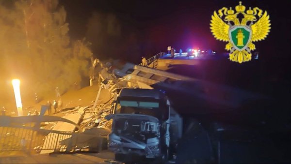 In der russischen Region Brjansk entgleiste in der Nacht ein Zug, nach Behördenangaben gab es Tote und zahlreiche Verletzte. - © -/Interregionale Verkehrsstaatsanwaltschaft Moskau via XinHua/dpa