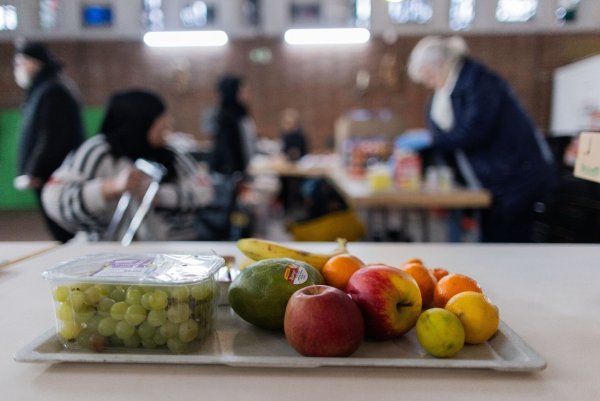 Menschen mit Migrationshintergrund haben laut einer Studie ein deutlich erhöhtes Armutsrisiko. - © Rolf Vennenbernd/dpa